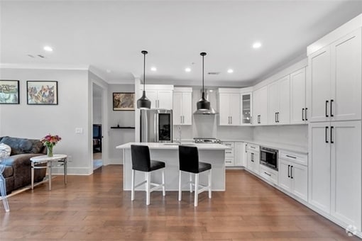 Building Photo - 6890 Peachtree Dunwoody Rd Unit 303 The Dunhill Rental