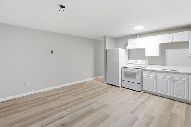 Building Photo - 26 Old West Brookfield Rd Unit 2