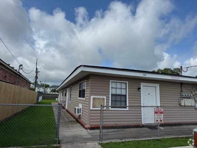 Building Photo - 107 Upsilon St Unit D Rental