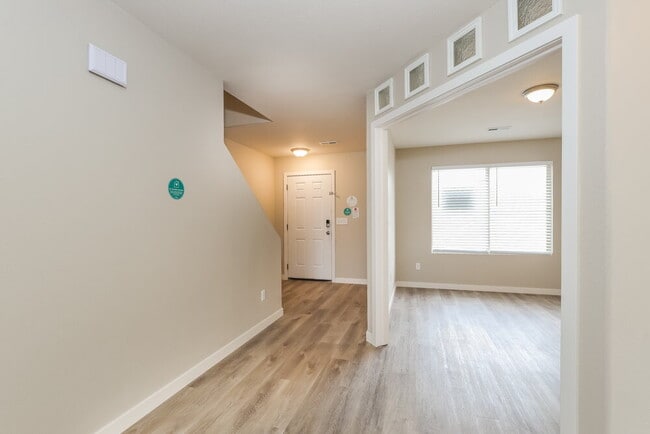 Photo - 485 River Way