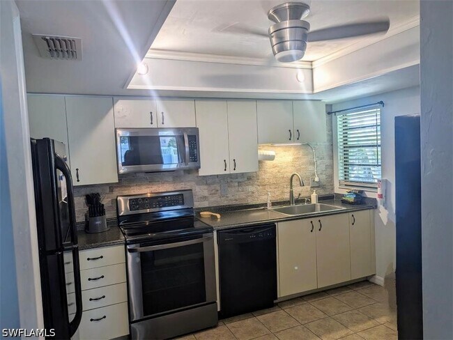 Photo - 715 SE 47th St Unit 104