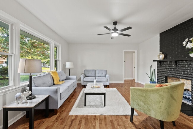 Photo - 1032 Algonquin Trail