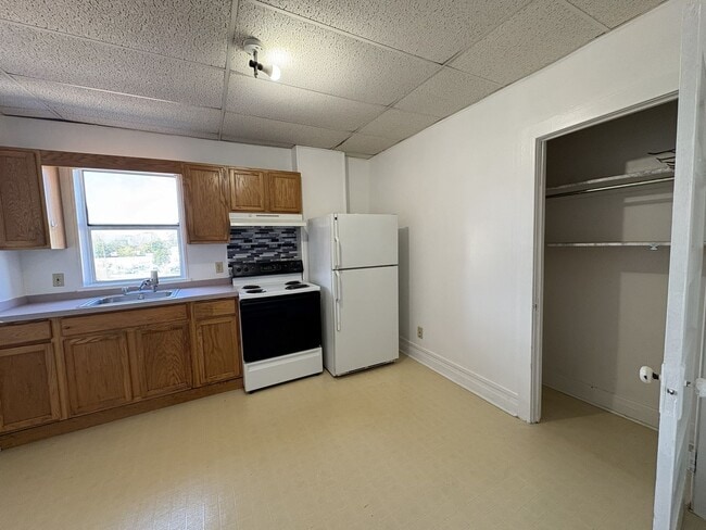 Photo - COMING SOON - Cozy Downtown Apartment in N...
