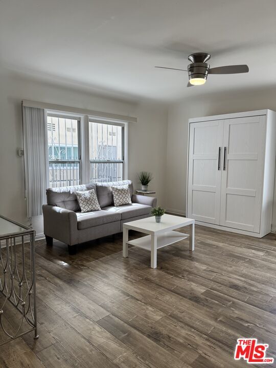 Photo - 265 S Manhattan Pl Unidad 8