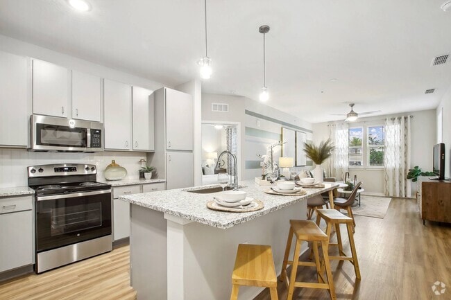 Building Photo - Westshore Palm Bay Rental