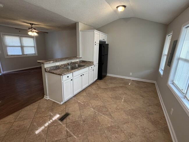 Photo - 124 Riverview Ct