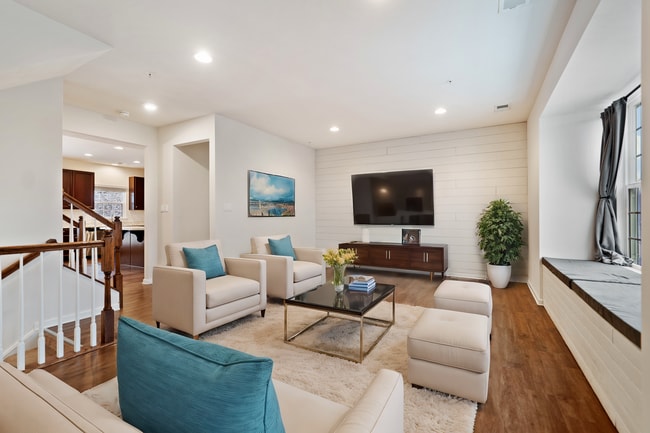 Photo - 220 Noble Woods Dr