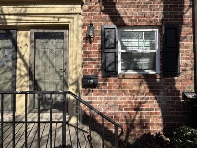 Building Photo - 2530 E North St Unit 1B