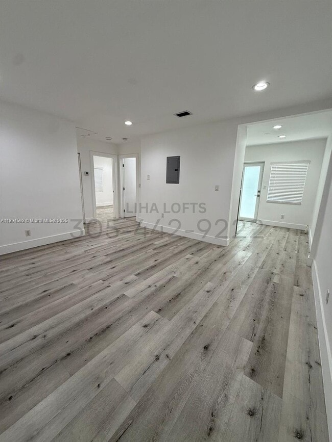 Photo - 1650 SW 3rd St Unidad 4