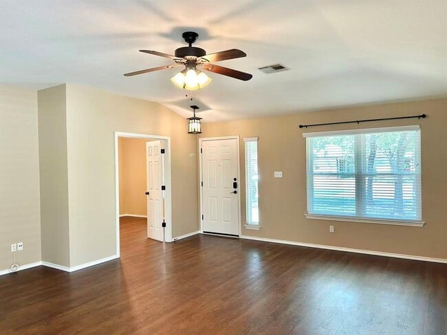 Photo - 14803 Snelling Dr