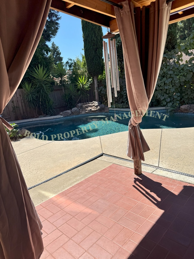 Photo - 3159 Doroteo Way