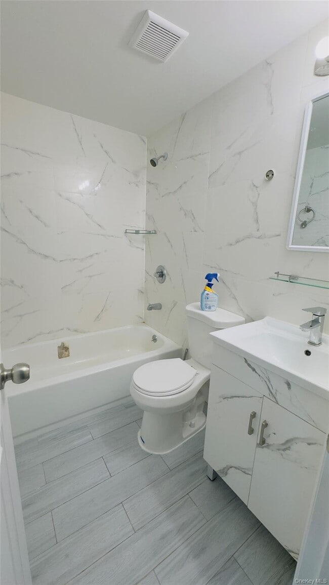 Photo - 31-22 60th St