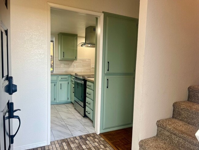 Photo - Great Townhome in the Pocket area close to everything!