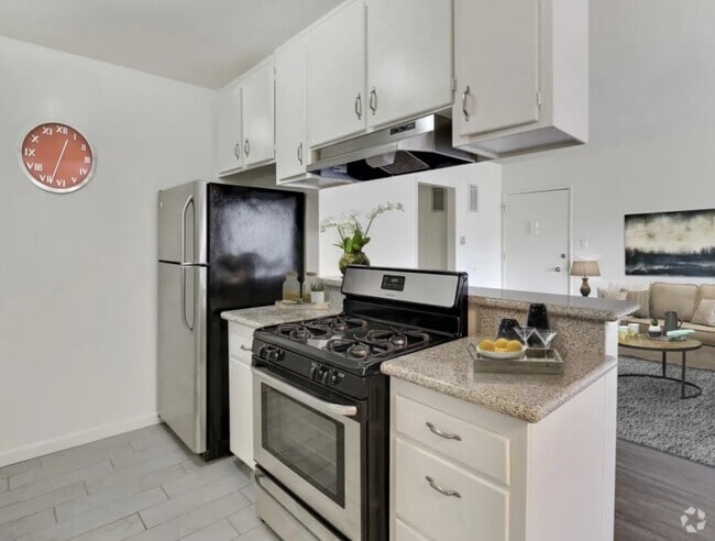 Building Photo - 3585 Centinela Rental