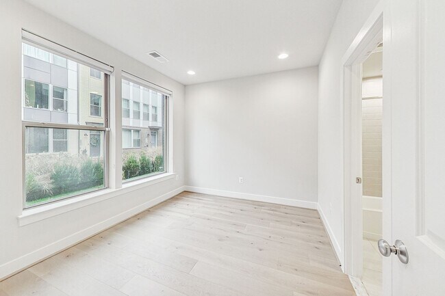 Photo - Contemporary 4 bedroom, 3.5 bath Open Concept Townhome!