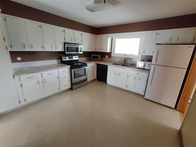 Photo - 2432 Rhonda Dr