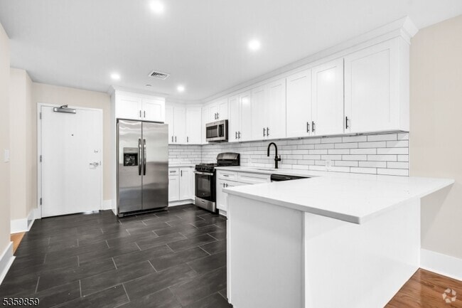Building Photo - 162 Closter Dock Rd Unit C Rental