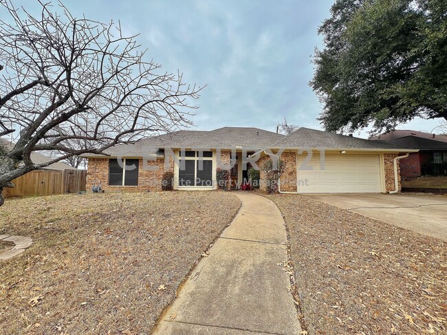 Lovely 4/2/2 Located in Desirable S. Arlin... - Lovely 4/2/2 Located in Desirable S. Arlin... House