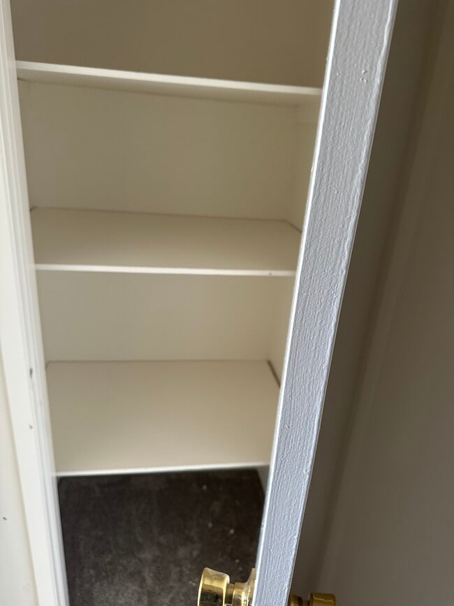 Armario de ropa blanca en el pasillo n.° 1 - 862 Del Rey Dr Unidad #A