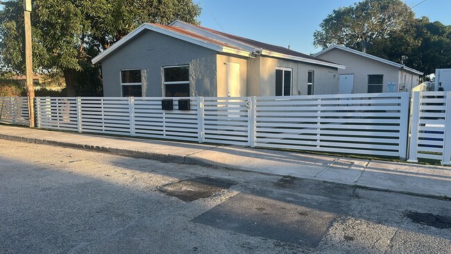 Photo - 712 W 20th St House