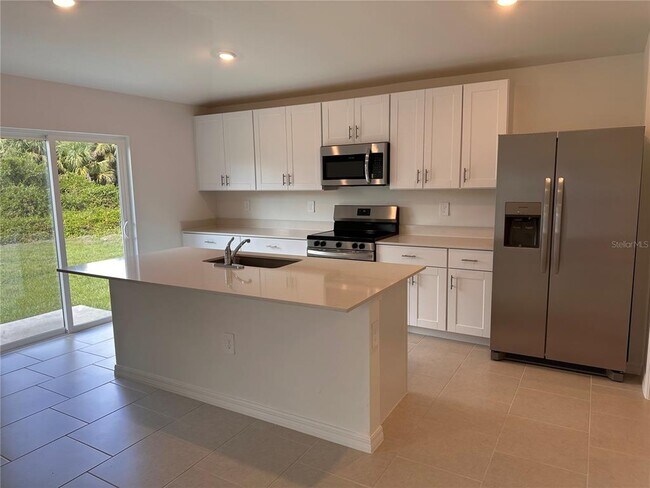 Photo - 1641 Nabatoff St