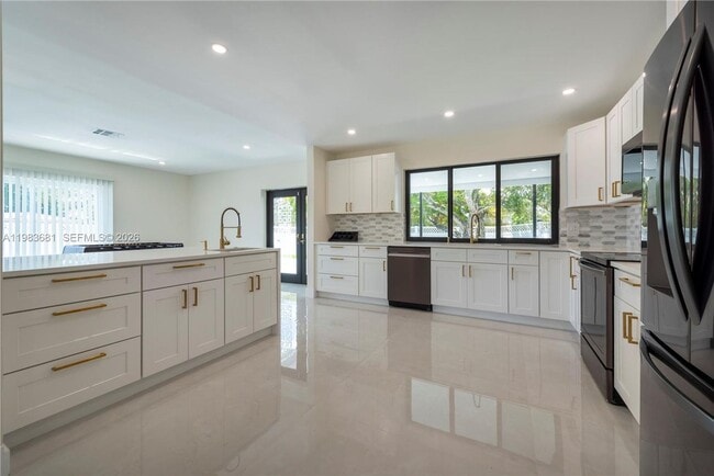 Photo - 4700 McKinley St