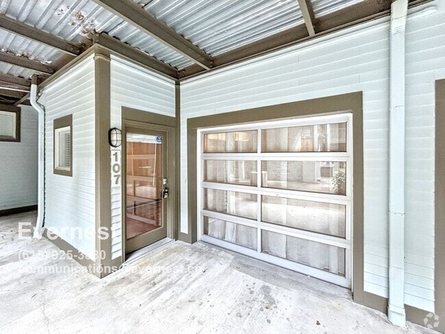 Building Photo - 807 18th Ave S Unit Apt 107