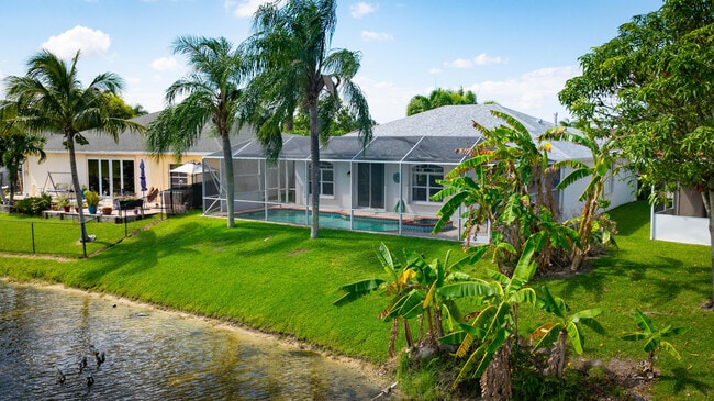 1422 Fairway Cir