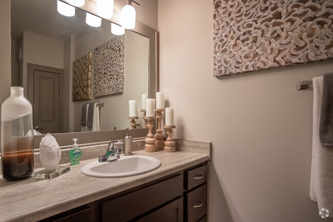 2BR,2BA_B1_1,103 SqFt