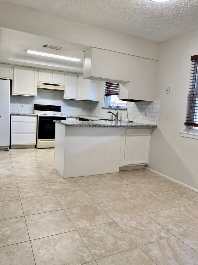 Photo - 10431 Town Square Rd