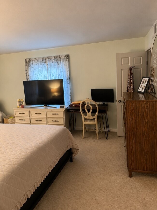 Building Photo - 9760 Bunker Hill Ln Unit 77
