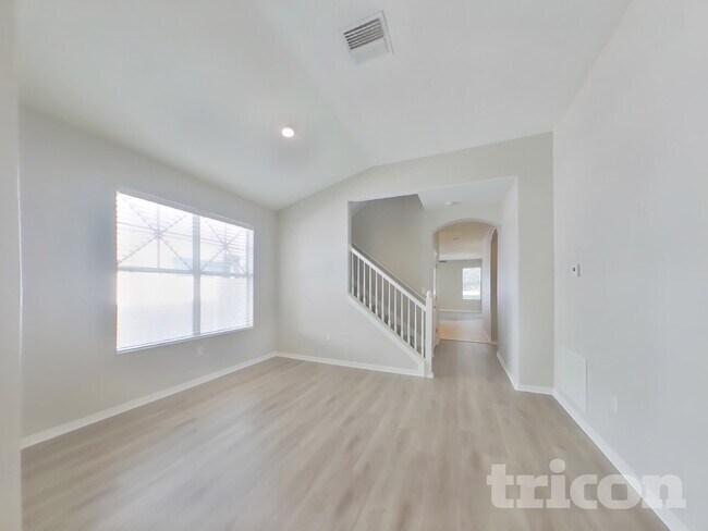 Photo - 1036 Napolean Way