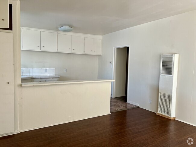 Building Photo - 8217 S Western Ave Unit 3 Rental