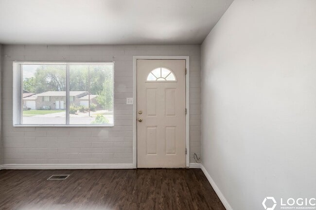 Photo - 39 S 860 E St