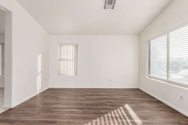 Photo - 3 bed 2 bath home in Surprise!