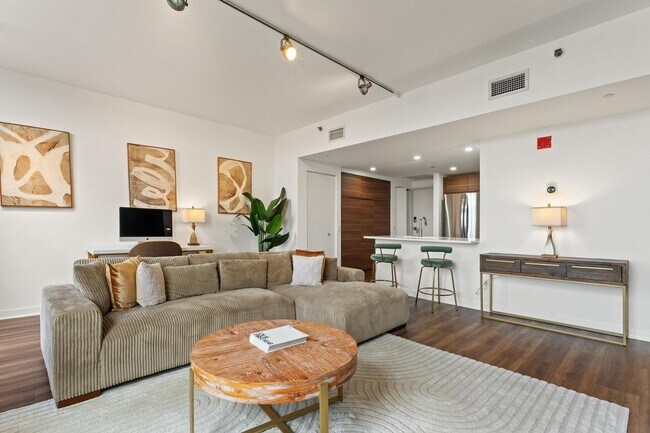 Photo - 61 W 15th St