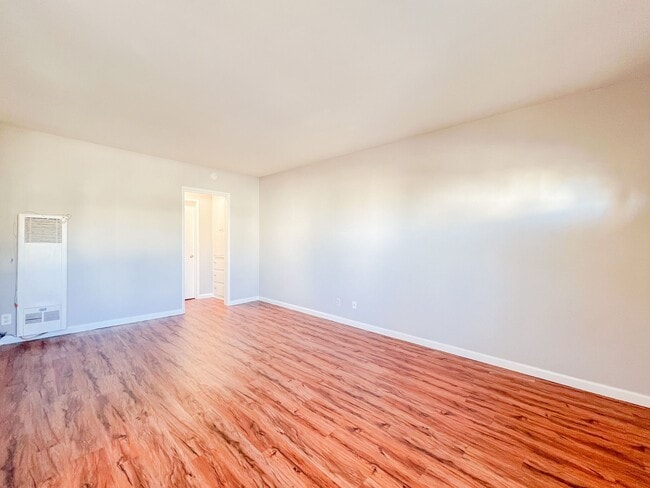 Photo - 4640 E 4th St Unidad 4640