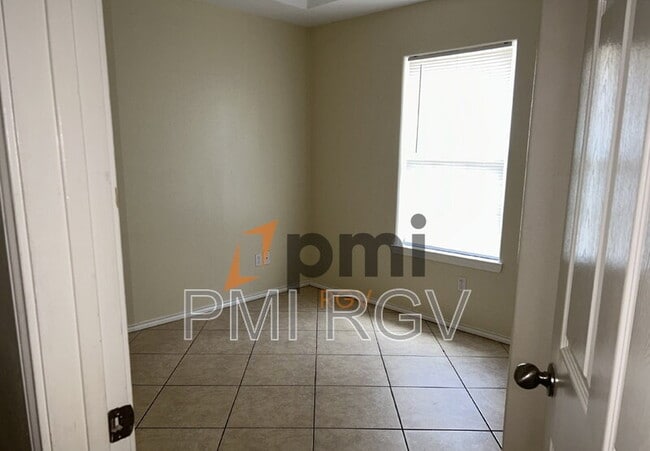 Photo - 215 W Albatross Ave Unit B