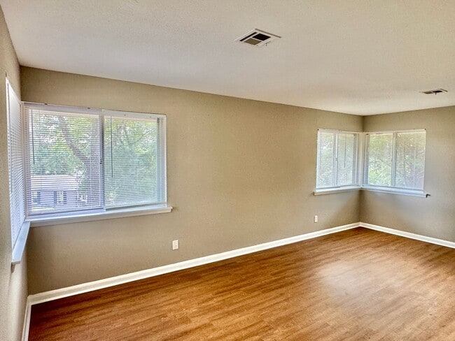 Photo - Hello Sunny 3 Bedroom / 1 Bathroom in Mont...