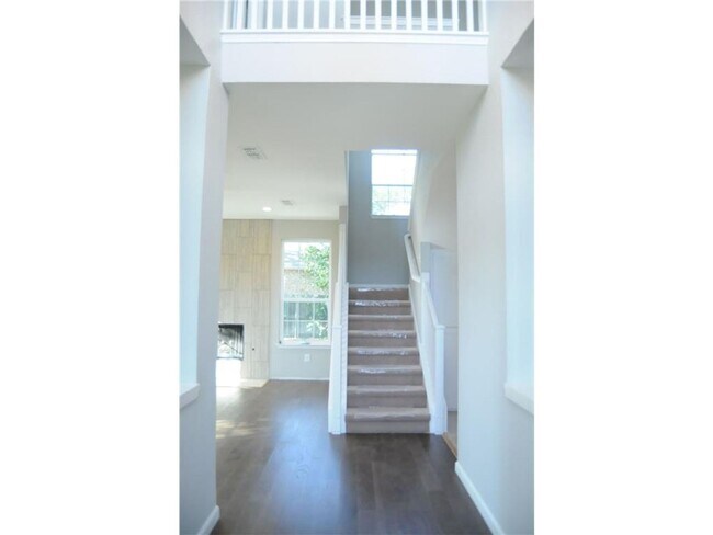 Photo - 923 Felicia Ln