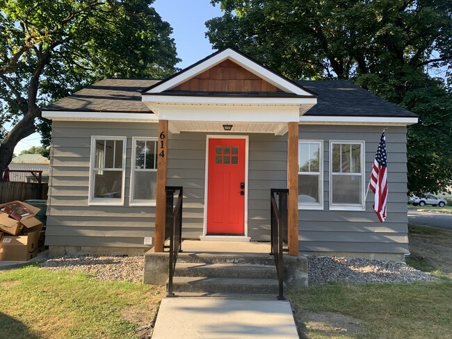 Exterior of Home - 614 W Lacrosse Ave Casa