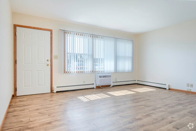 1BR, 1BA - 650SF - Living Room