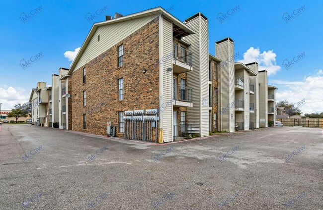Building Photo - 9520 Royal Ln Unit 321 Rental