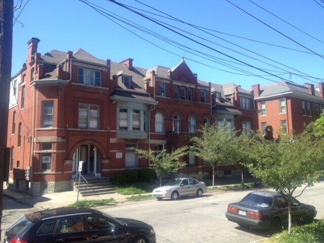 226 W Burnett Ave