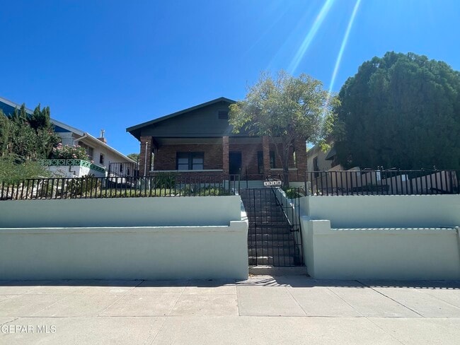Building Photo - 1518 Lawton Dr