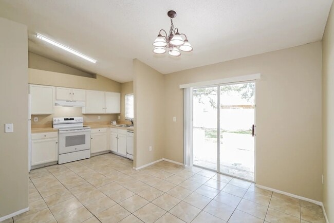 Photo - 1213 Blufield Ave