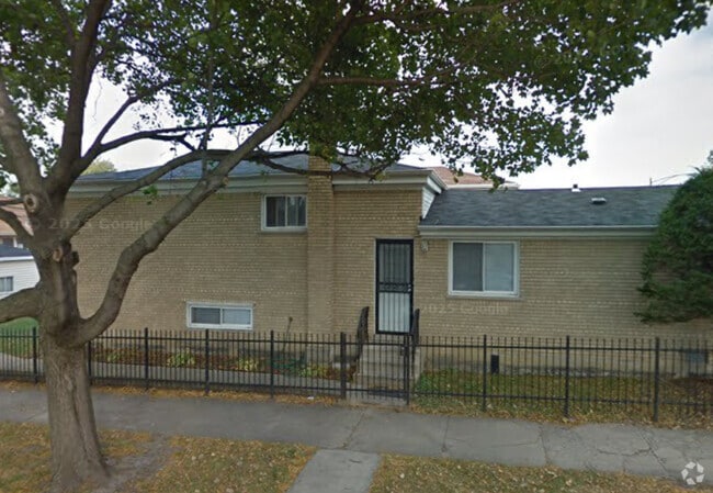 Building Photo - 500 E 95th St Rental