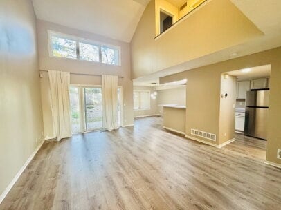 Building Photo - "Charming 2-Bed, 2-Bath Townhouse with Gleaming Hardwood Floors in Saint Anthony!"