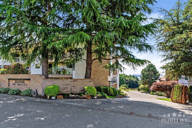 Photo - Beautiful View 2 Bed 2 Bath Condo for Rent in White Rock Unit 519