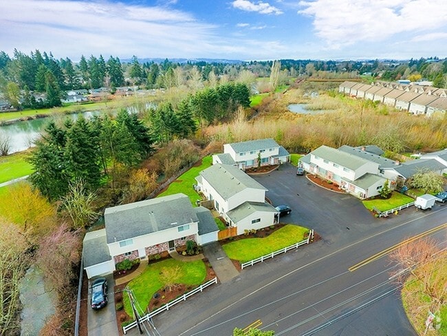 Walk Away From Commonwealth Park - Park Lake Rental